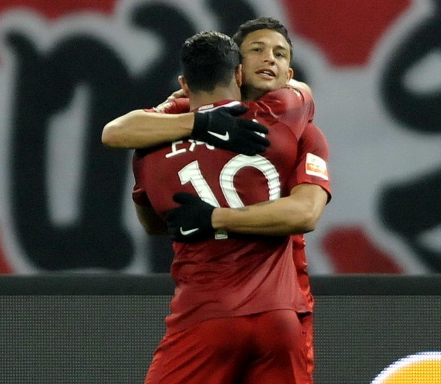 爱德华兹赛点兑现,波尔图淘汰切尔西晋级四强,主帅激动落泪